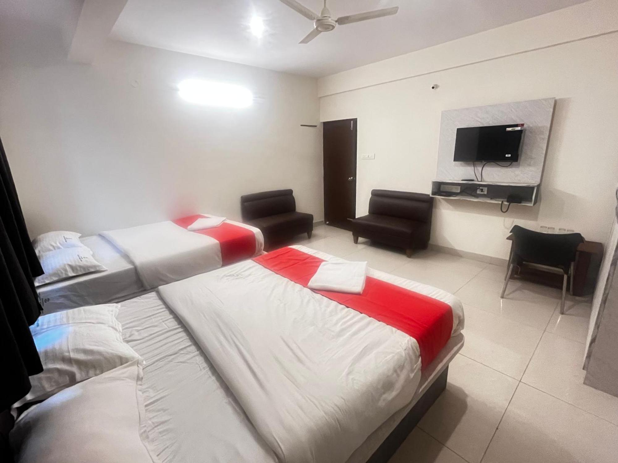 Hotel Raj Comfort Бенґалуру Екстер'єр фото